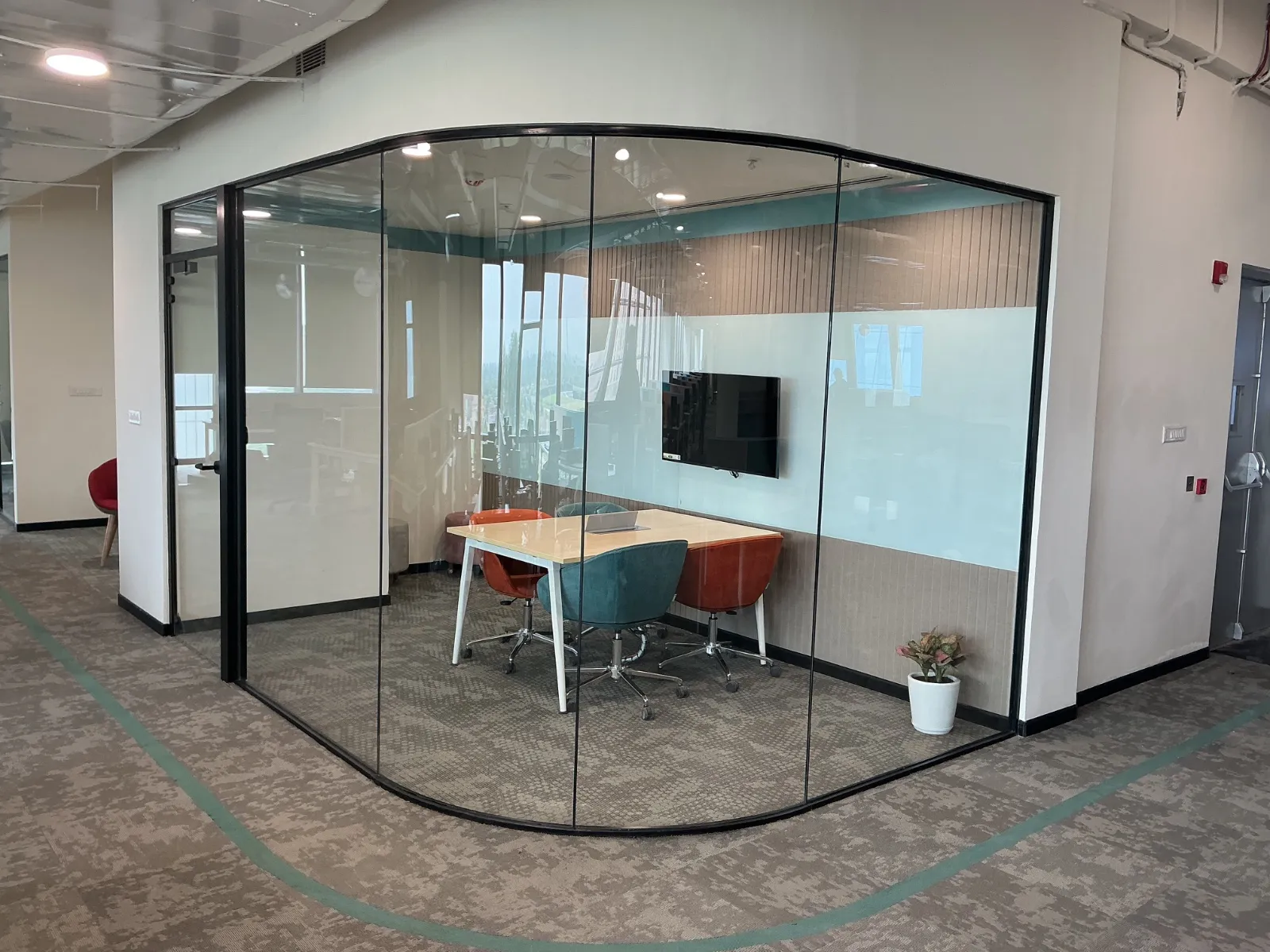 Glass-enclosed meeting pod